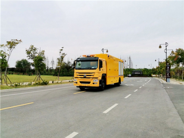 重汽豪沃大流量排水抢险车