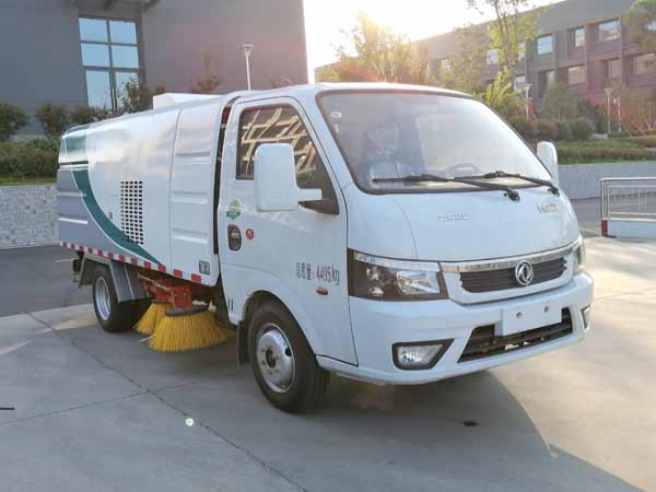 途逸小型纯电动扫路车
